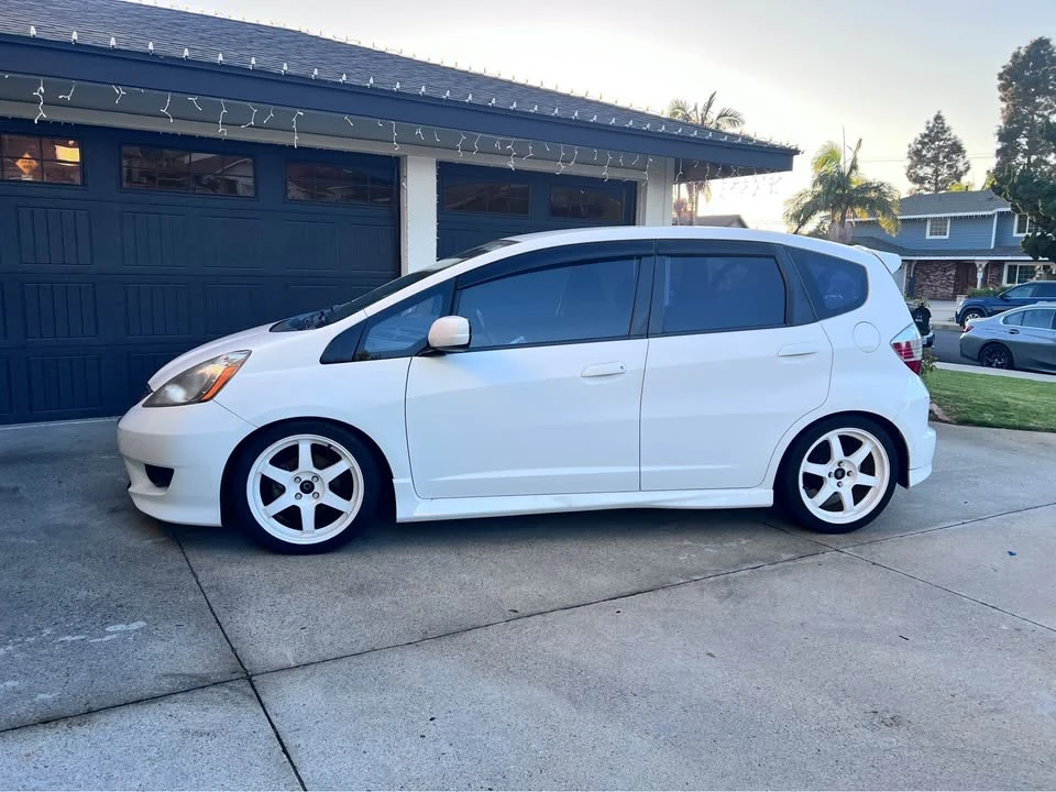 2010 Honda Fit - Image 3 of 17