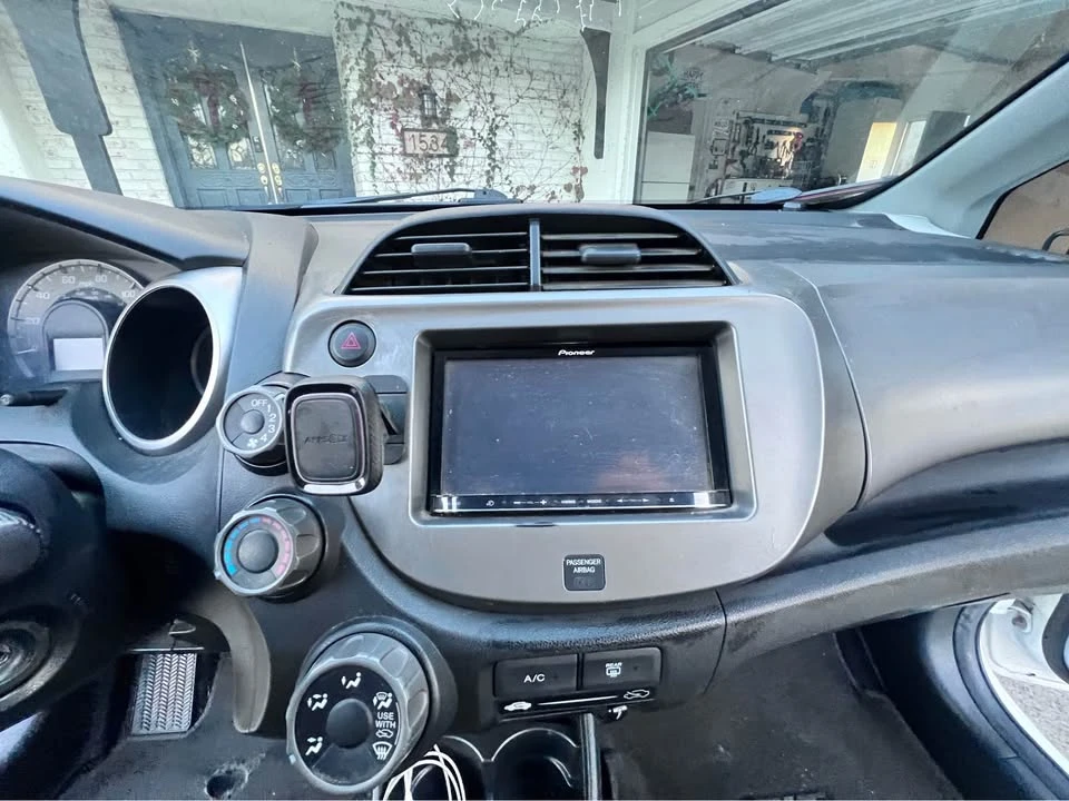 2010 Honda Fit - Image 8 of 17