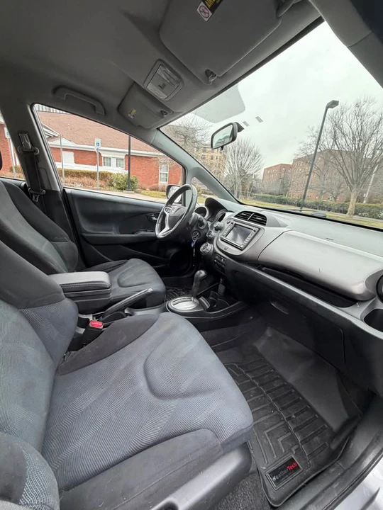 2010 Honda Fit - Image 6 of 11