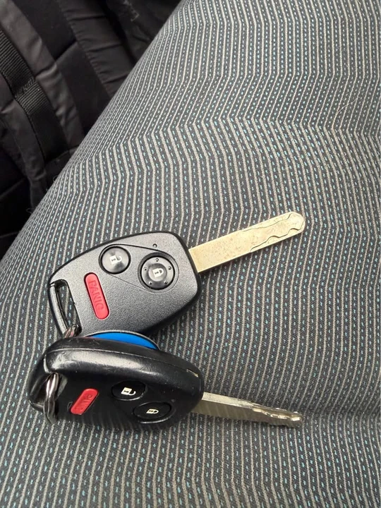 2010 Honda Fit - Image 9 of 11