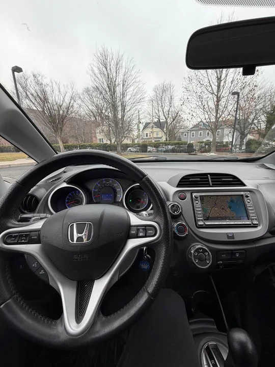 2010 Honda Fit - Image 8 of 11