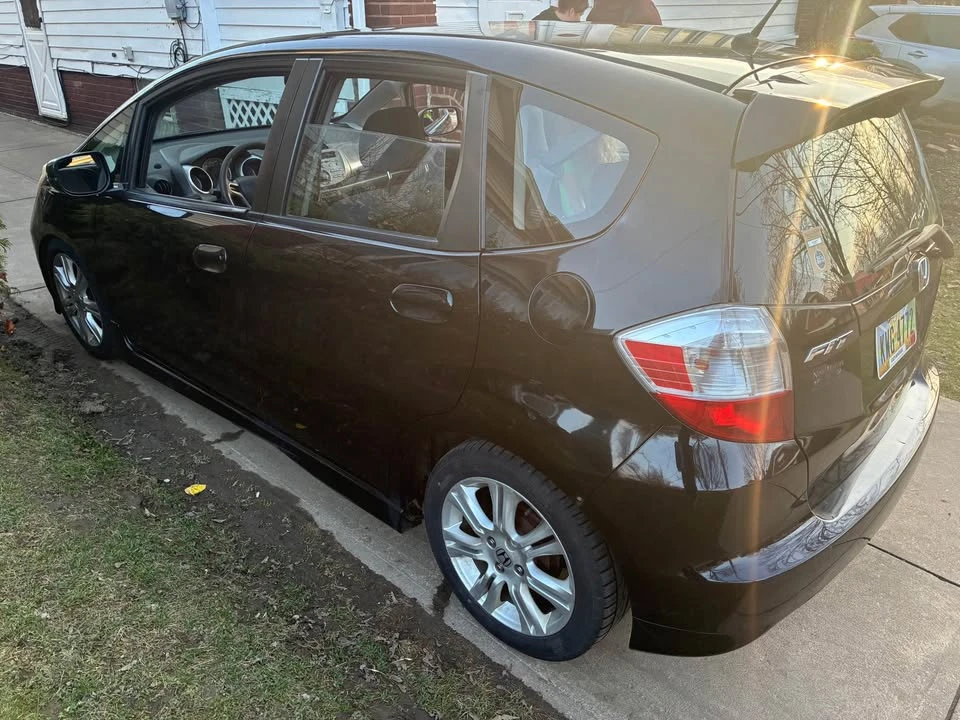2010 Honda Fit - Image 2 of 4