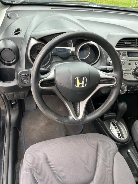 2010 Honda Fit - Image 7 of 10