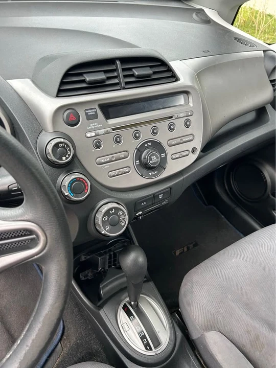 2010 Honda Fit - Image 8 of 10