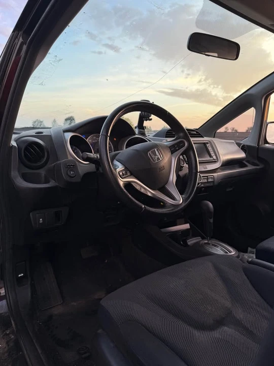 2010 Honda Fit - Image 9 of 11