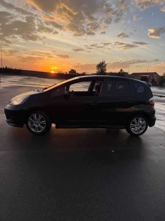 2010 Honda Fit - Image 8 of 11