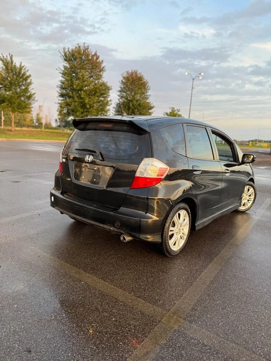 2010 Honda Fit - Image 5 of 11