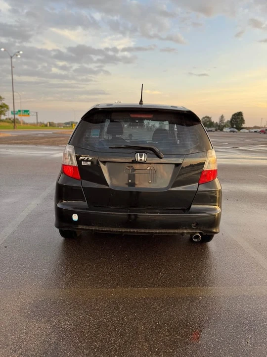 2010 Honda Fit - Image 6 of 11