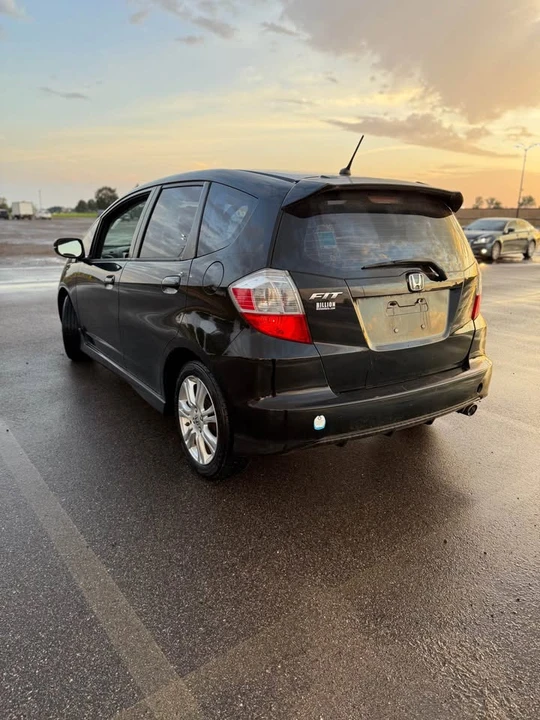 2010 Honda Fit - Image 7 of 11