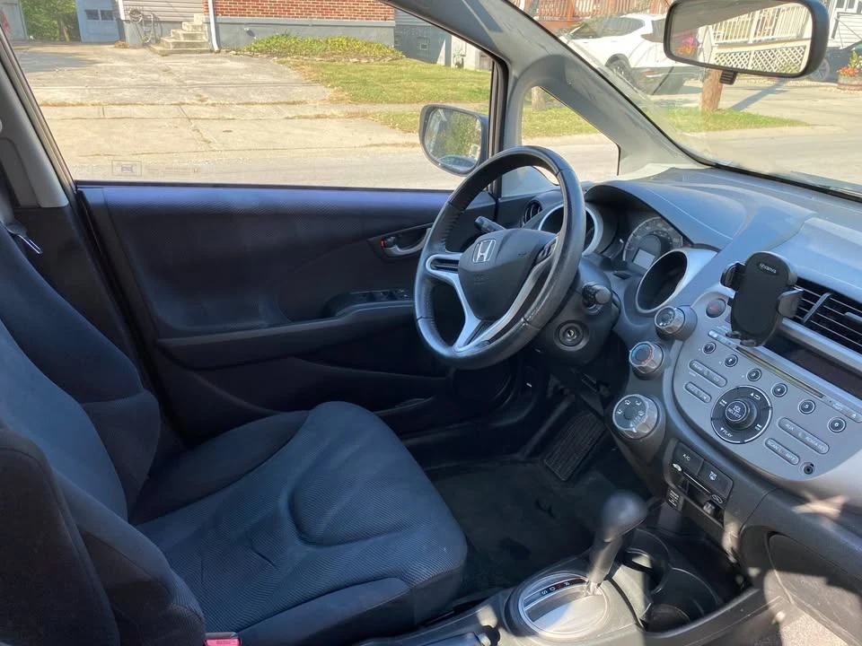 2010 Honda Fit - Image 5 of 11