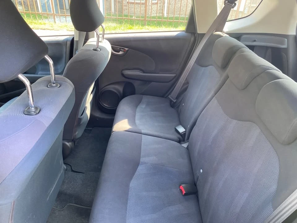2010 Honda Fit - Image 8 of 11