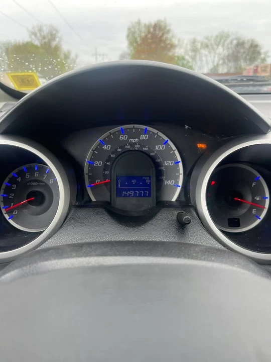 2010 Honda Fit - Image 9 of 12