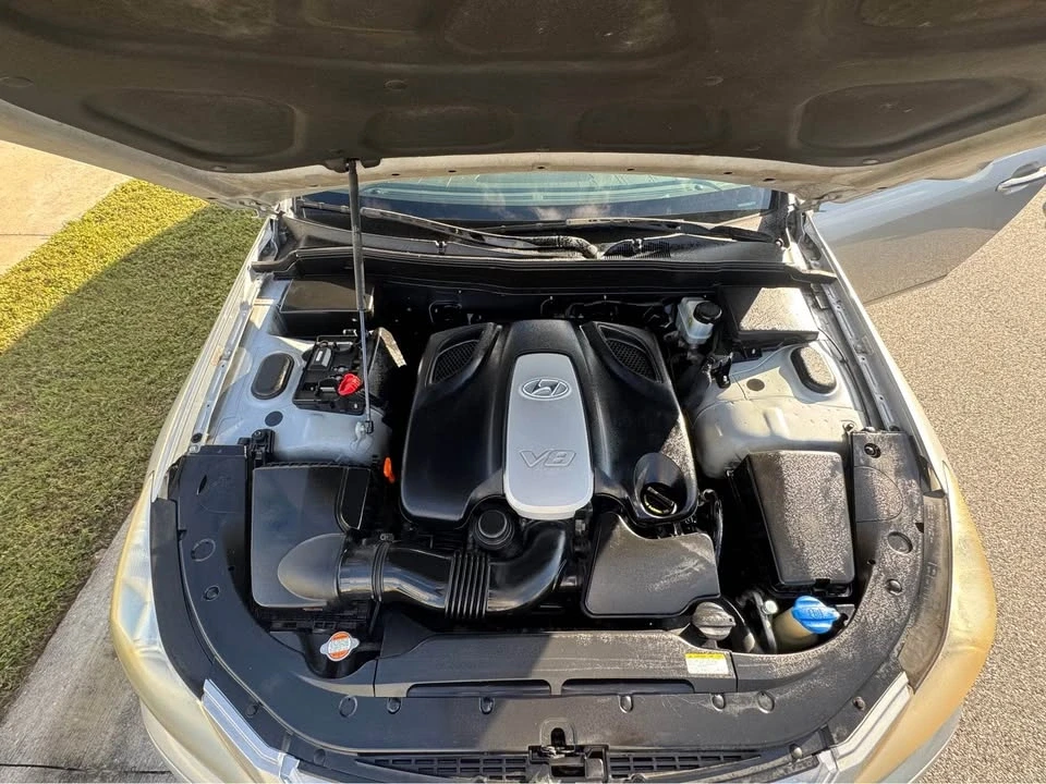 2010 Hyundai Genesis - Image 10 of 11