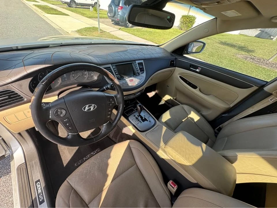 2010 Hyundai Genesis - Image 8 of 11
