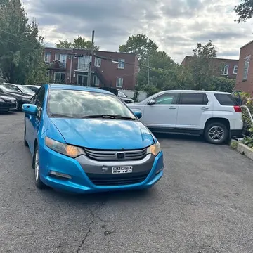 2010 Honda insight  1,3 l hybride (   frein avant arriere neufs disque et pad tables avant g et d neuf linket neuf plus de 1000 $ depensÉ sur l auto ) batterie hybride en bonne etat