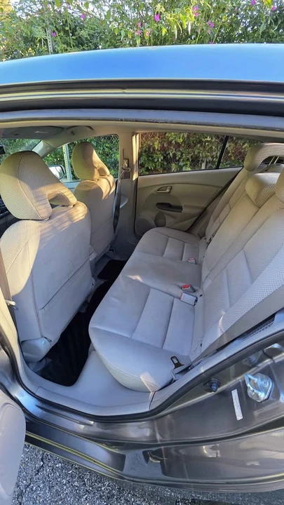 2010 Honda Insight 2nd Gen - Image 9 of 10