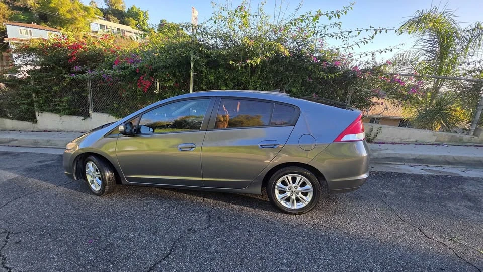 2010 Honda Insight 2nd Gen - Image 3 of 10