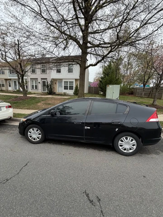 2010 Honda Insight 2nd Gen - Image 2 of 10