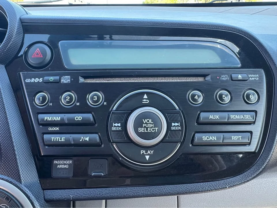 2010 Honda Insight 2nd Gen - Image 17 of 20