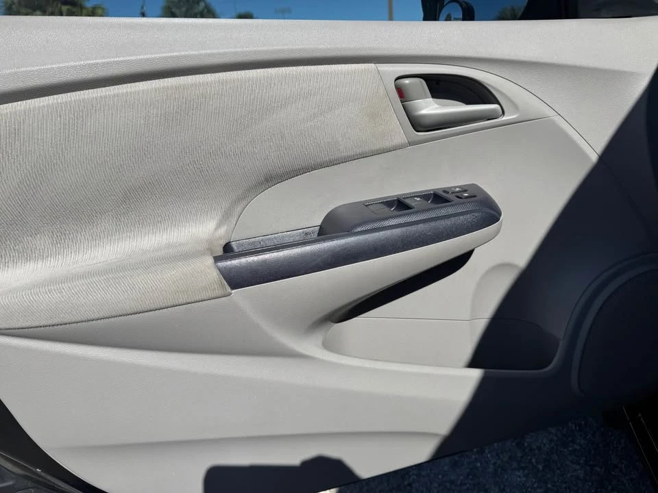 2010 Honda Insight 2nd Gen - Image 7 of 20