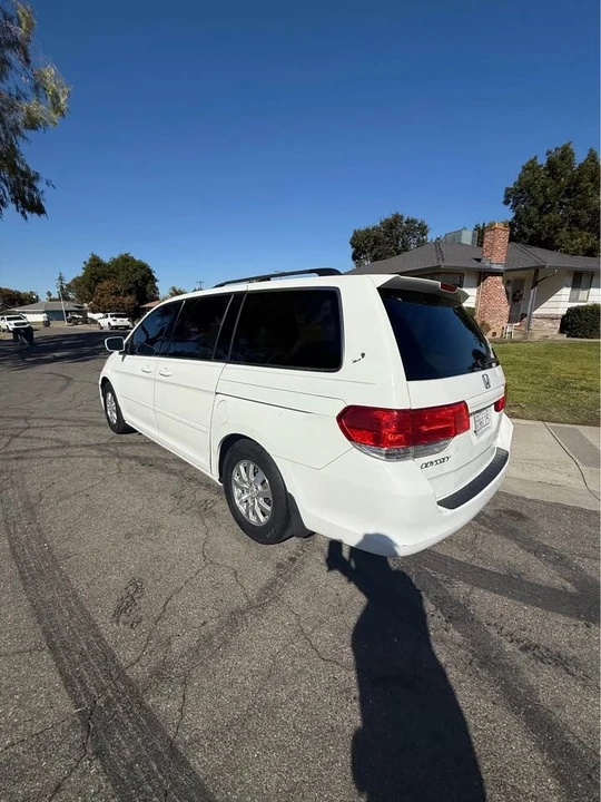 2010 Honda Odyssey - Image 2 of 5