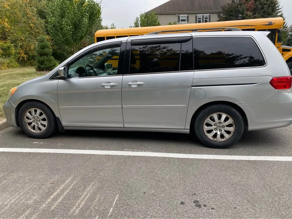 2010 Honda Odyssey - Image 2 of 10