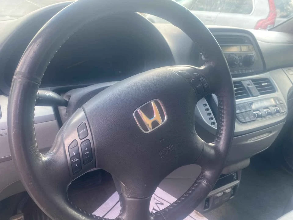 2010 Honda Odyssey - Image 11 of 15