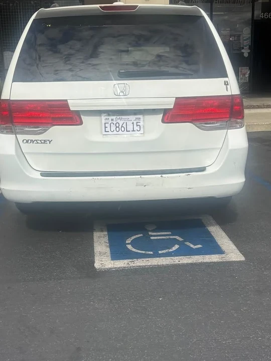 2010 Honda Odyssey - Image 2 of 10