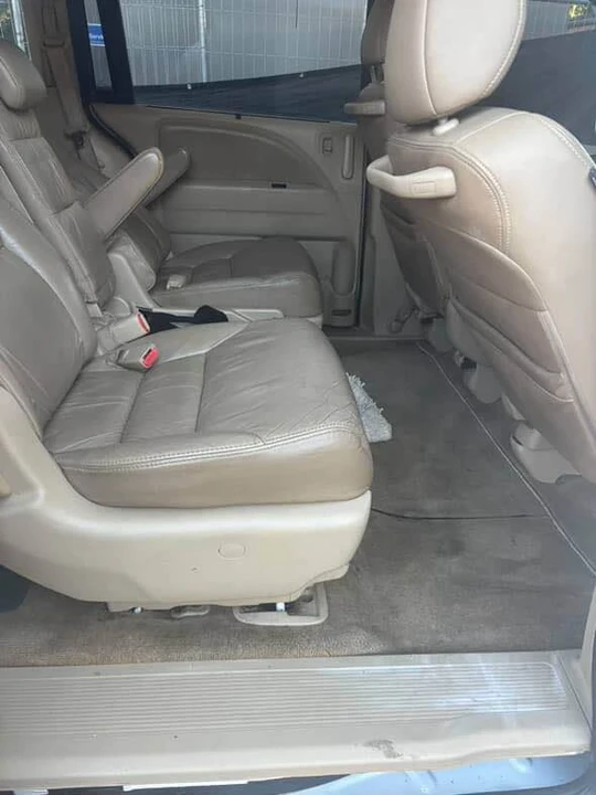 2010 Honda Odyssey - Image 3 of 10