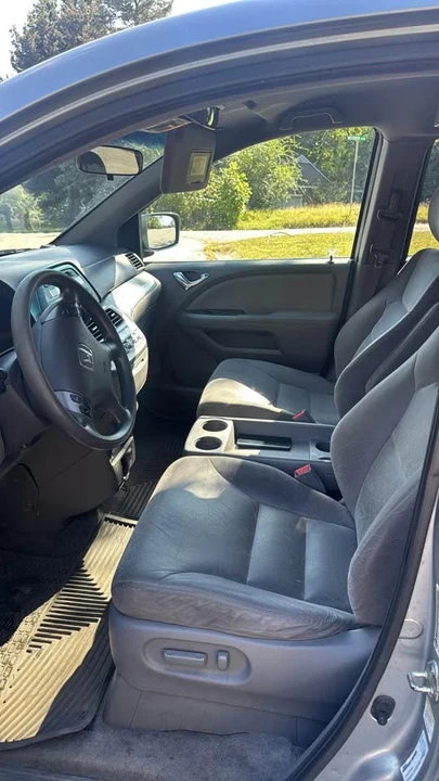 2010 Honda Odyssey - Image 2 of 3