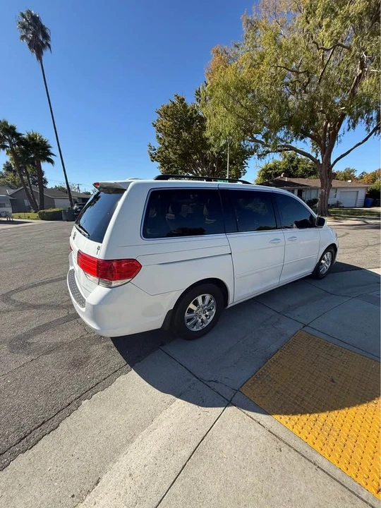 2010 Honda Odyssey - Image 3 of 5