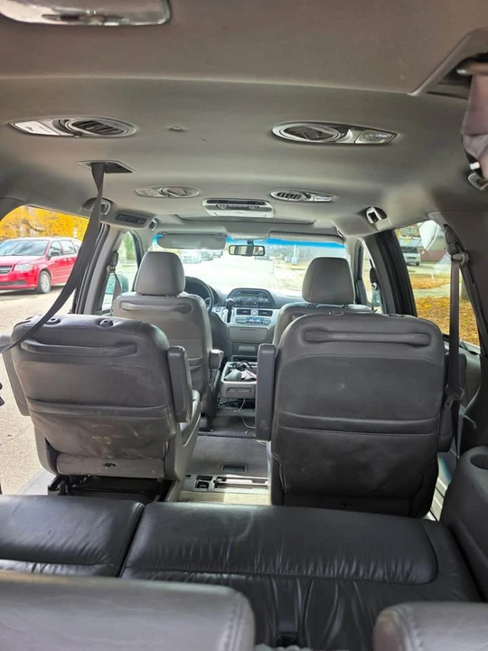 2010 Honda Odyssey - Image 9 of 10