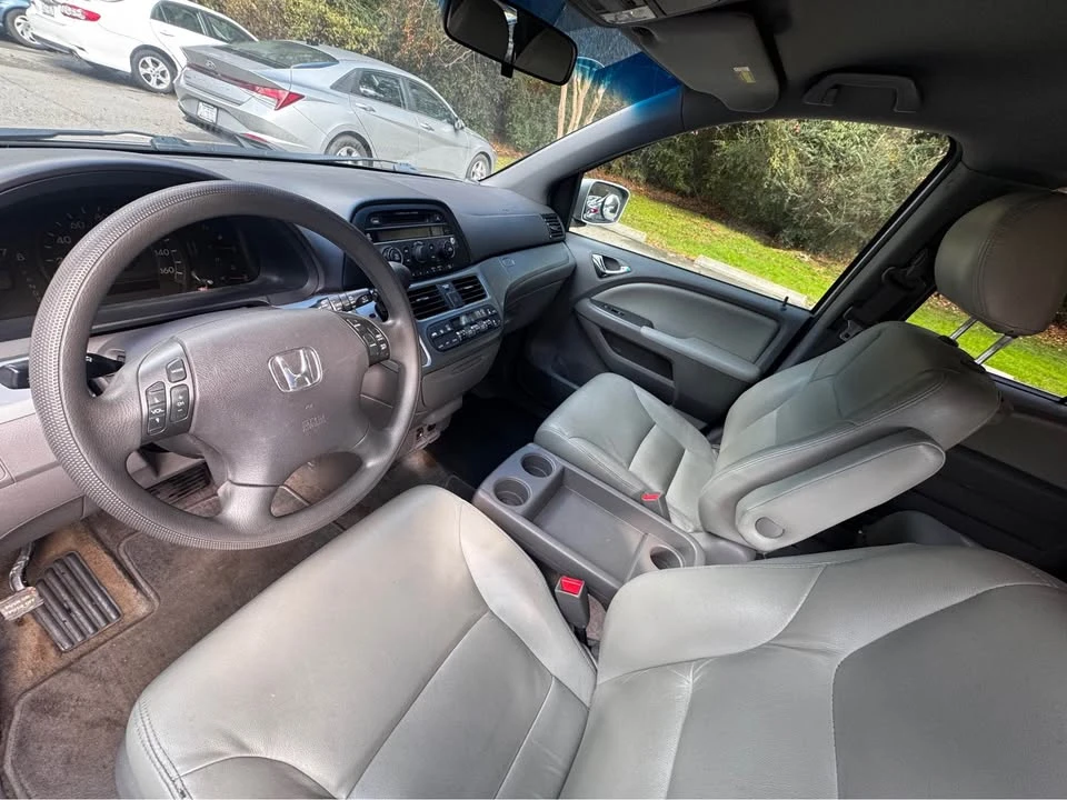 2010 Honda Odyssey - Image 9 of 13