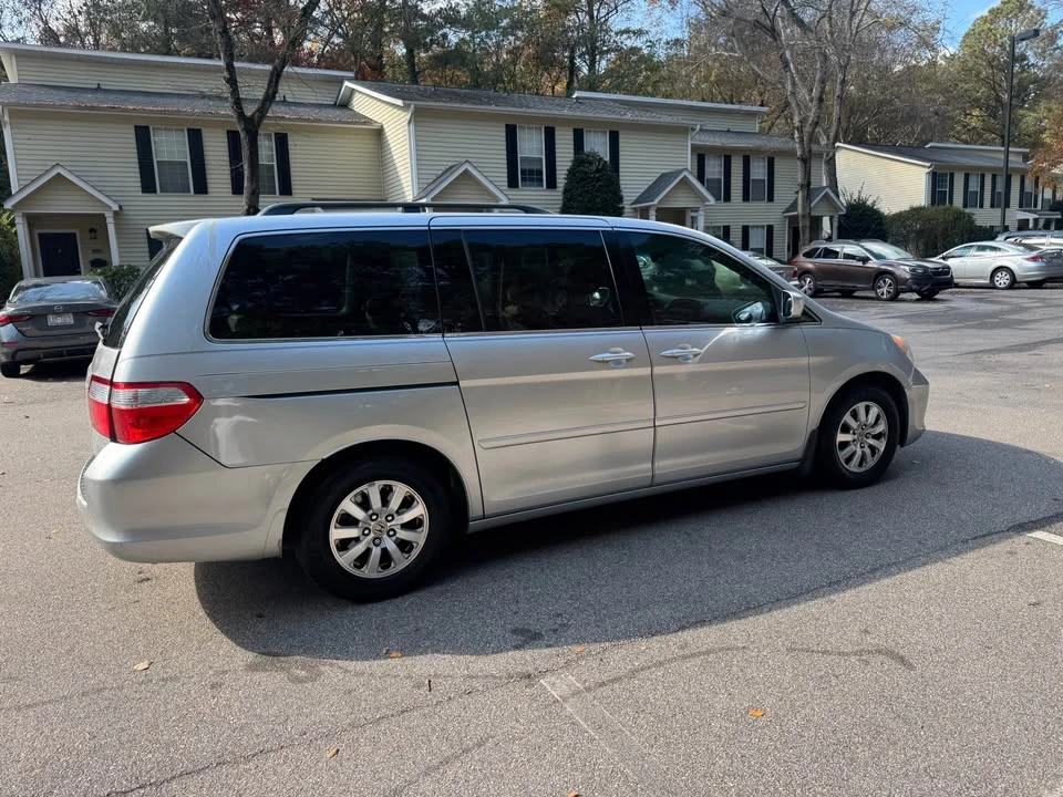2010 Honda Odyssey - Image 3 of 13