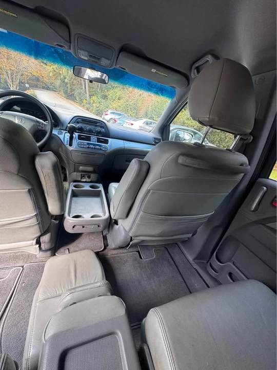 2010 Honda Odyssey - Image 6 of 10