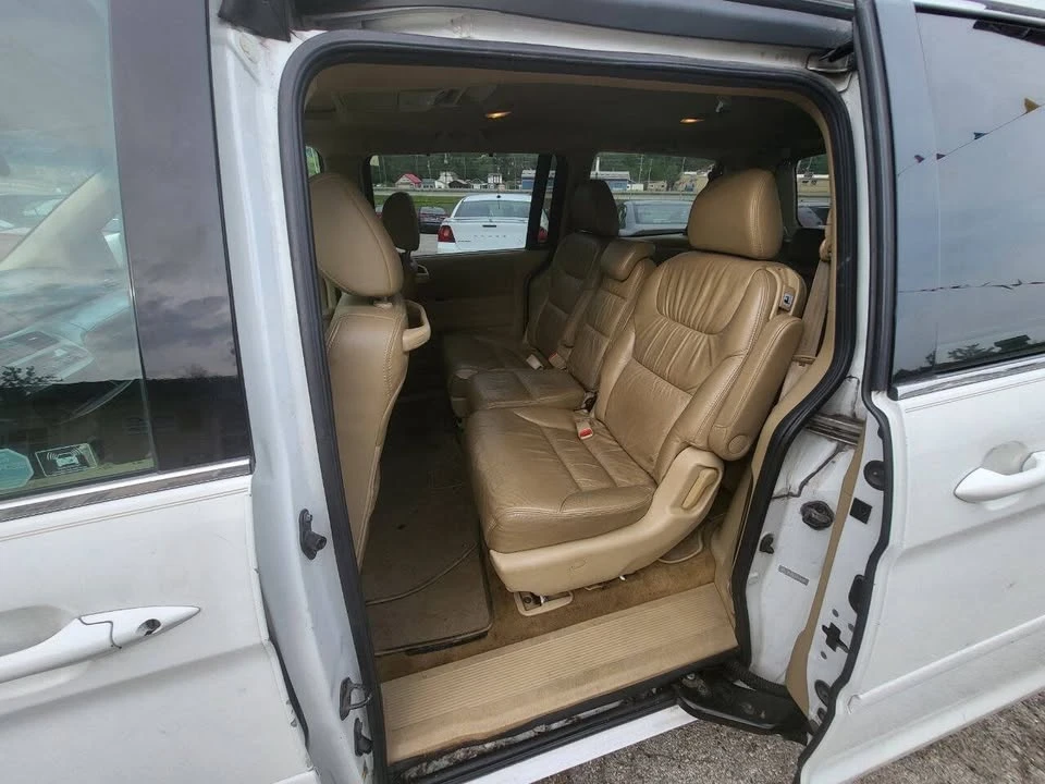 2010 Honda Odyssey - Image 15 of 18