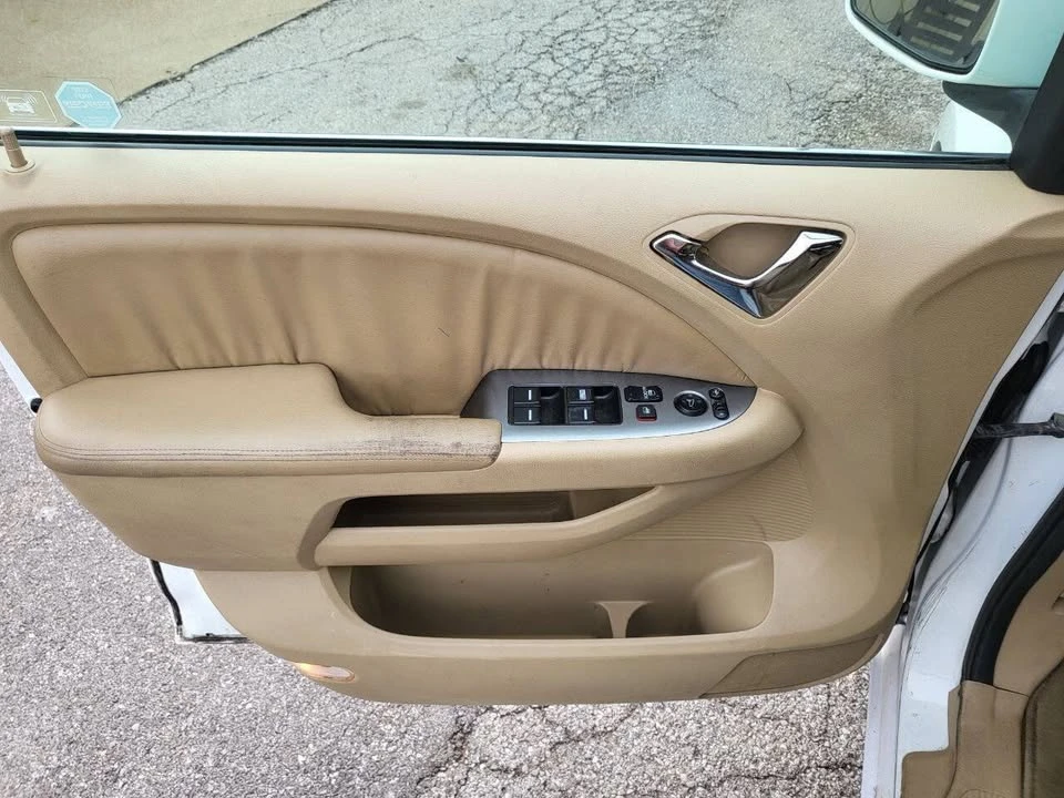 2010 Honda Odyssey - Image 11 of 18