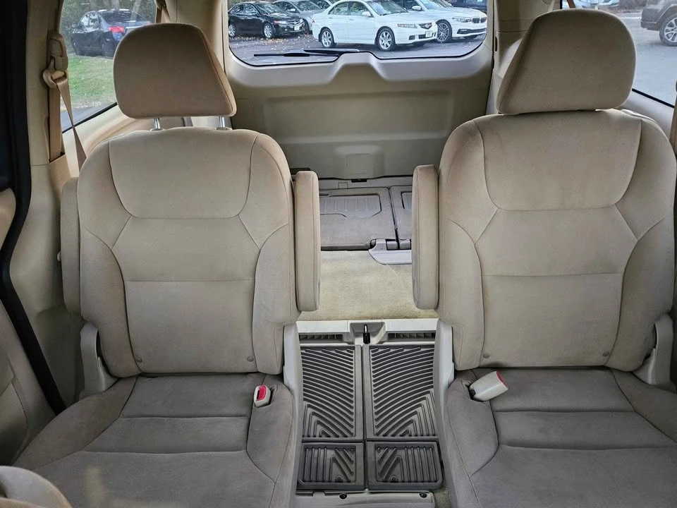 2010 Honda Odyssey - Image 14 of 19