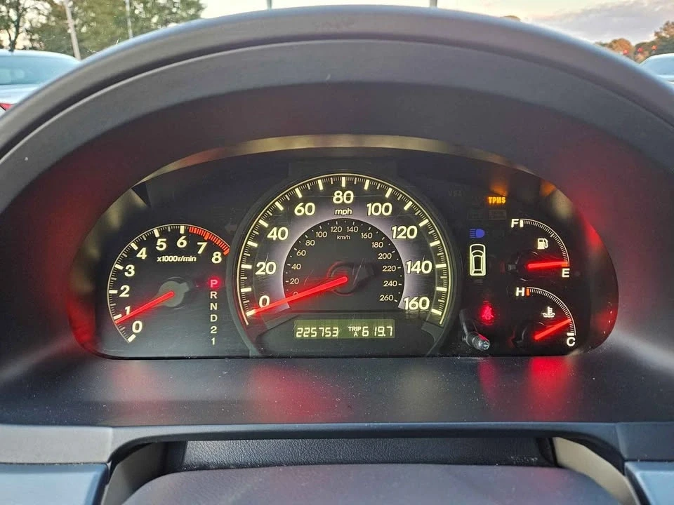 2010 Honda Odyssey - Image 11 of 19