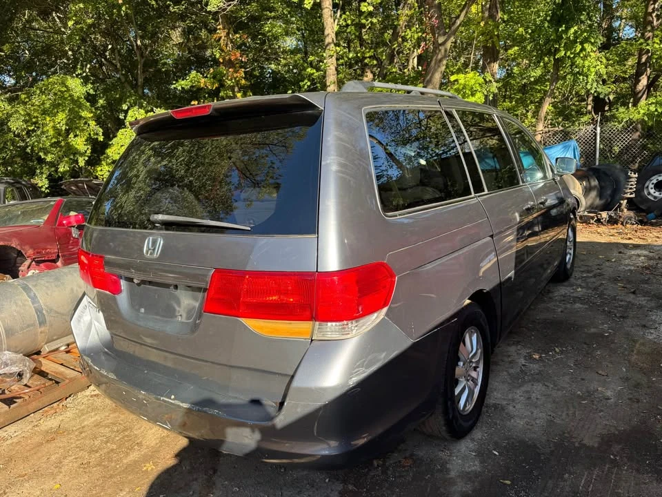 2010 Honda Odyssey - Image 2 of 12