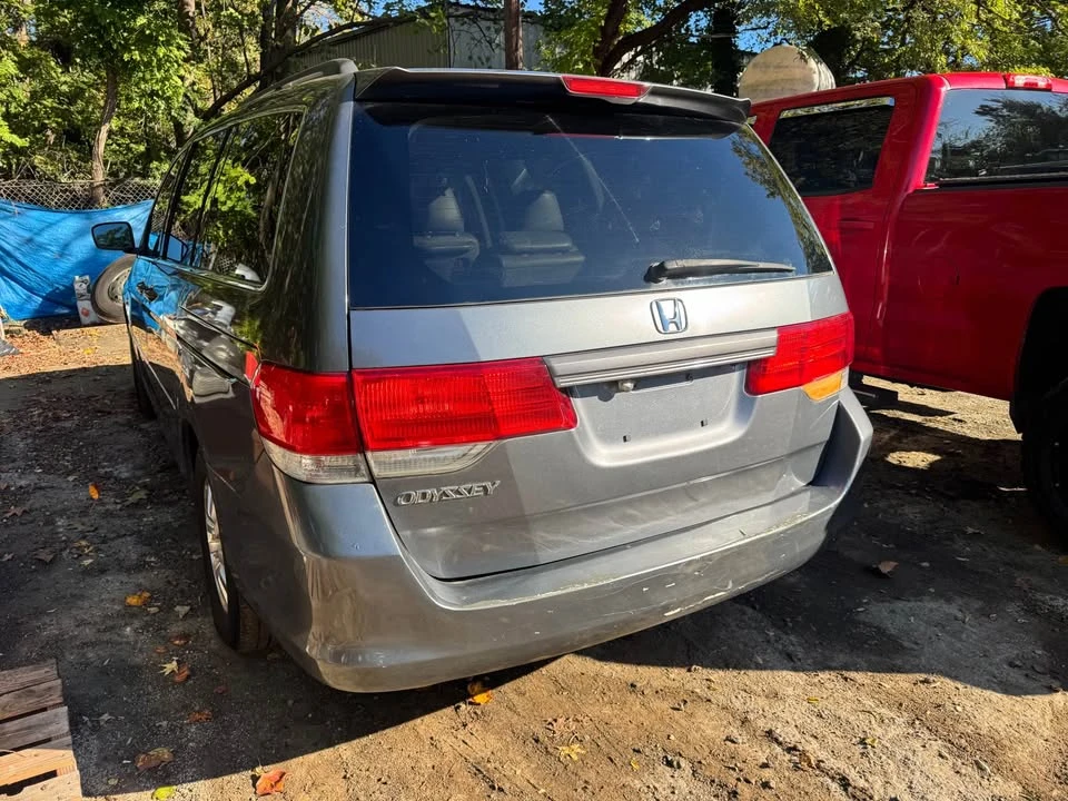 2010 Honda Odyssey - Image 9 of 12