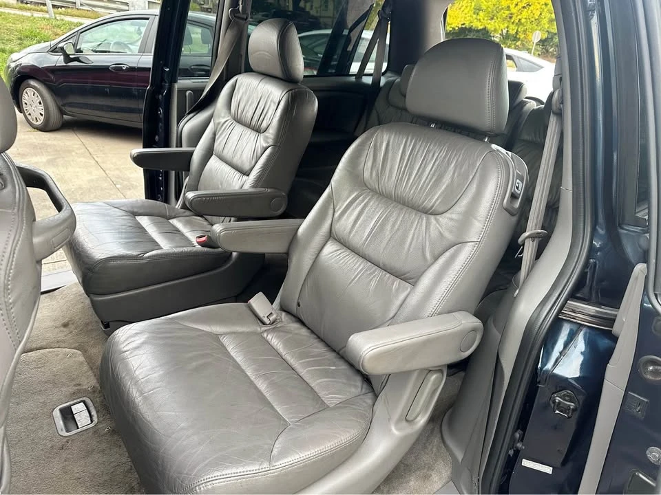 2010 Honda Odyssey - Image 16 of 20