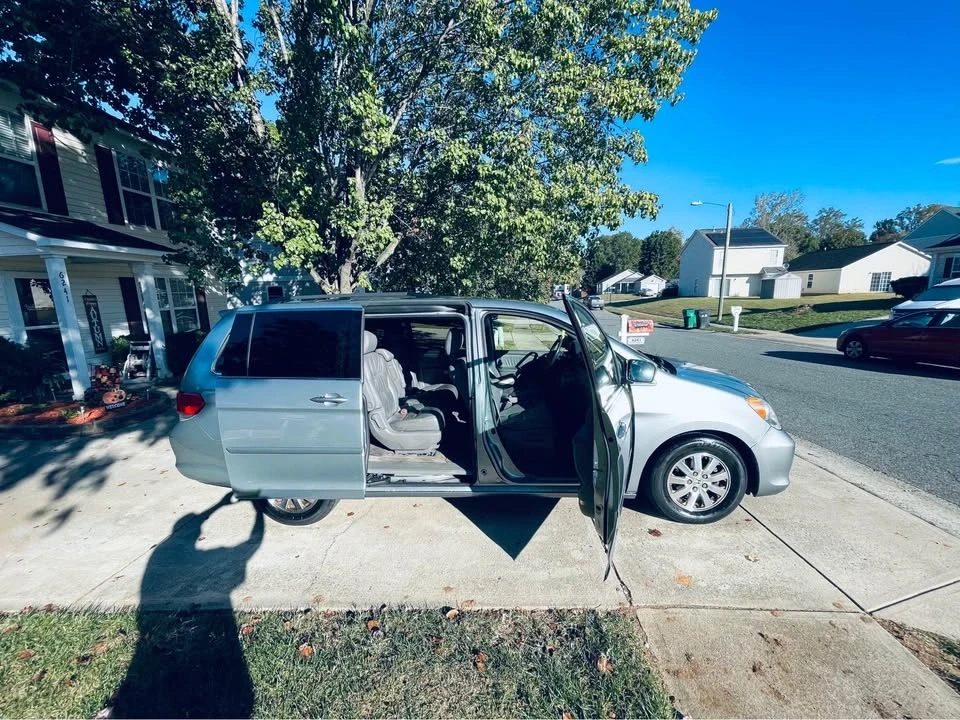 2010 Honda Odyssey - Image 4 of 12