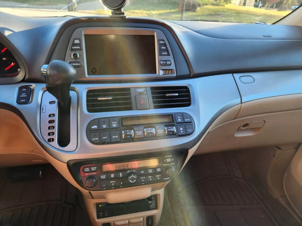 2010 Honda Odyssey - Image 3 of 19