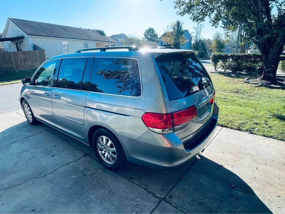 2010 Honda Odyssey - Image 10 of 12