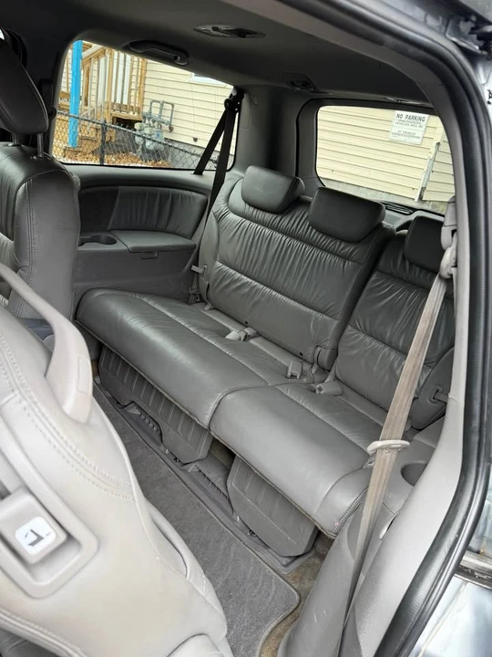 2010 Honda Odyssey - Image 11 of 16