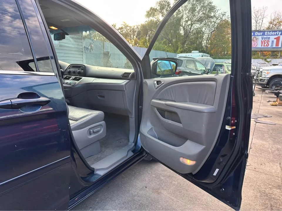 2010 Honda Odyssey - Image 14 of 20