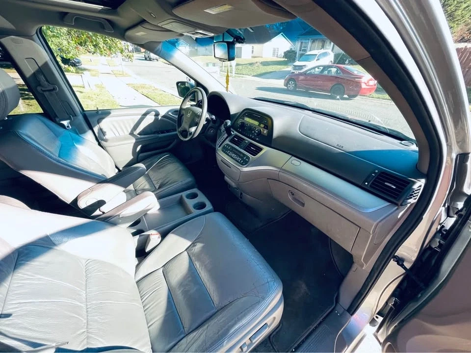 2010 Honda Odyssey - Image 5 of 12