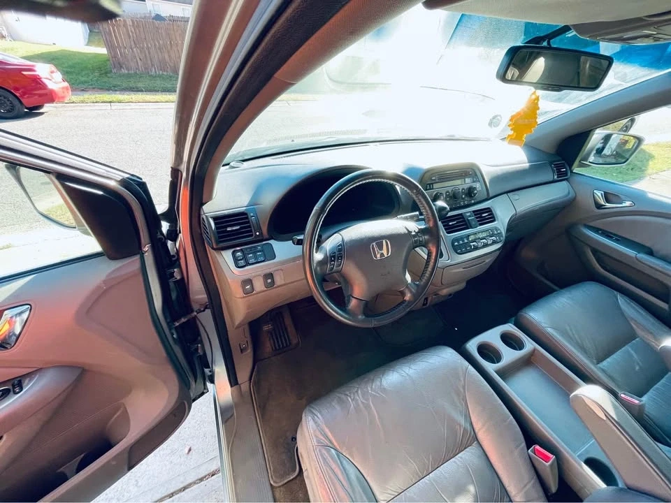2010 Honda Odyssey - Image 6 of 12