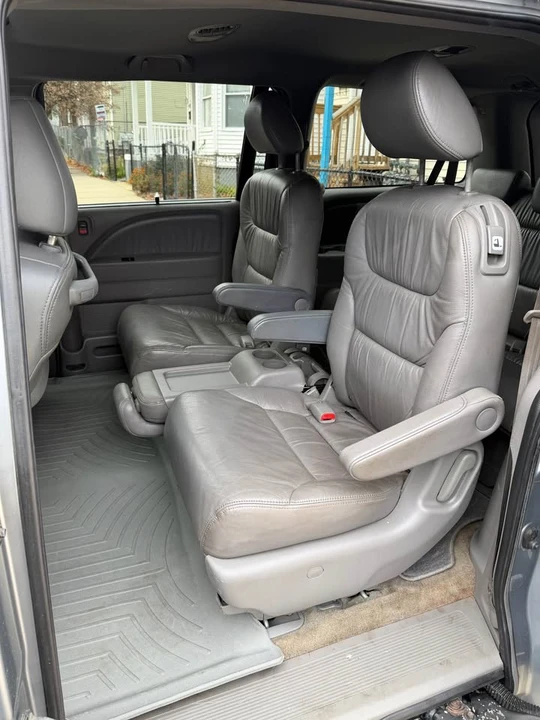 2010 Honda Odyssey - Image 10 of 16